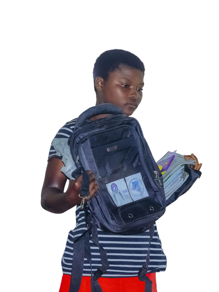 Grâce à ces fournitures scolaires fournies, les élèves expriment un sentiment de grande satisfaction et de gratitude, soulignant à quel point ces ressources facilitent leur apprentissage au quotidien. Ils se disent motivés et encouragés à mieux participer en classe, car disposer du matériel nécessaire leur permet de suivre les cours avec plus d’attention et d’efficacité. Ces fournitures représentent pour eux un véritable soutien qui contribue à améliorer leur expérience éducative globale et à renforcer leur confiance en eux face aux défis scolaires.